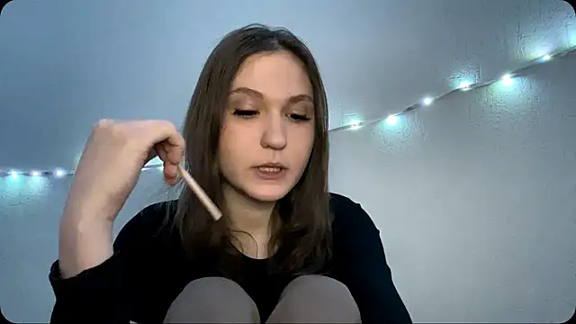 Juliajuicecam online show from 04-20-26, 05:37