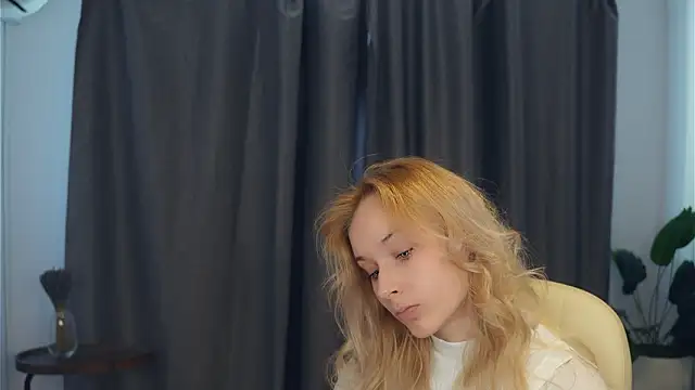 Snapshot of EuraRonchetti chatting on 03-21-26, 10:53 EuraRonchetti online show from 03-21-26, 10:53