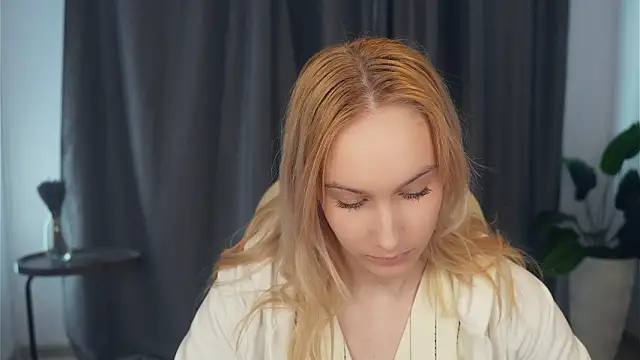 Snapshot of EuraRonchetti chatting on 03-22-26, 11:35 EuraRonchetti online show from 03-22-26, 11:35