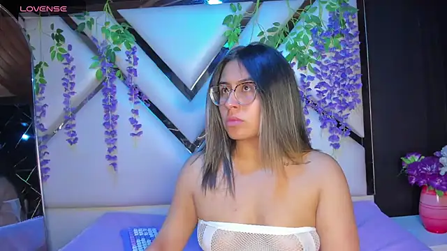 Snapshot of Freyaa_Millerr chatting on 05-31-26, 03:26 Freyaa Millerr online show from 05-31-26, 03:26