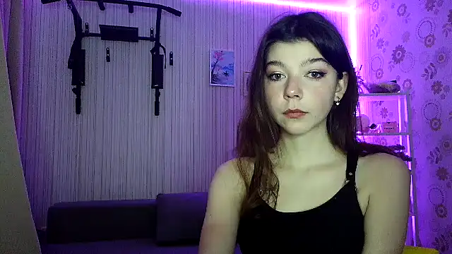 Snapshot of Your_Little_Sophie chatting on 03-22-26, 10:46 Your Little Sophie online show from 03-22-26, 10:46