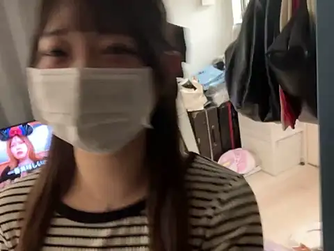 Snapshot of y-u-r-a-33 chatting on 05-08-26, 08:41 y-u-r-a-33 online show from 05-08-26, 08:41