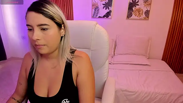 Snapshot of shadixa_Luxxx chatting on 04-13-26, 01:49 shadixa Luxxx online show from 04-13-26, 01:49