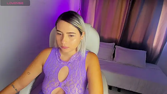 Snapshot of shadixa_Luxxx chatting on 04-14-26, 01:17 shadixa Luxxx online show from 04-14-26, 01:17