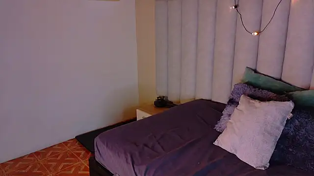 AhslyEvans   online show from 05-03-26, 12:55