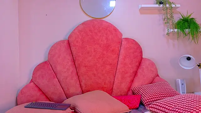 Snapshot of StarrMoon__ chatting on 05-12-26, 08:11 StarrMoon online show from 05-12-26, 08:11