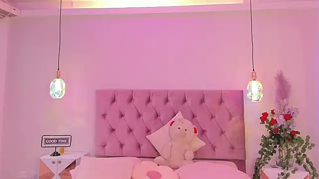 Snapshot of SofiaBloomm chatting on 05-16-26, 08:18 SofiaBloomm online show from 05-16-26, 08:18