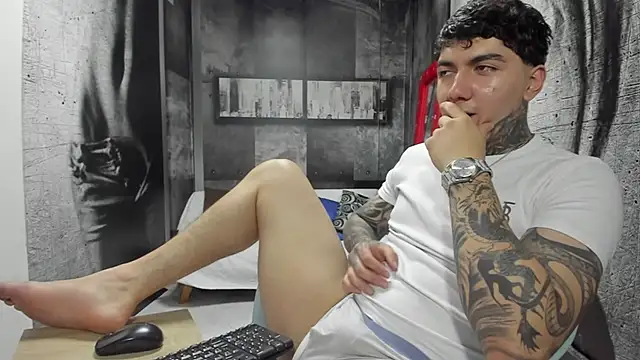 Snapshot of Gury_tattoo chatting on 05-12-26, 07:00 Gury tattoo online show from 05-12-26, 07:00