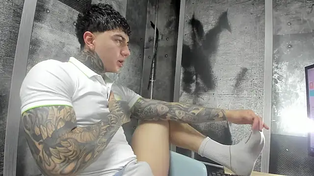 Snapshot of Gury_tattoo chatting on 05-18-26, 07:41 Gury tattoo online show from 05-18-26, 07:41