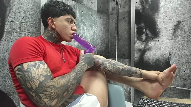 Snapshot of Gury_tattoo chatting on 05-25-26, 08:04 Gury tattoo online show from 05-25-26, 08:04