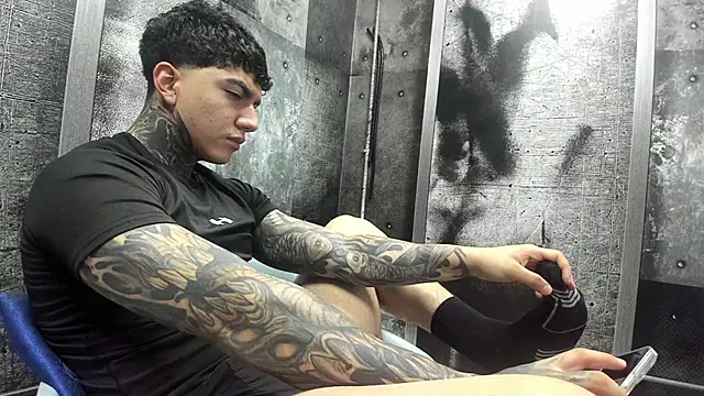 Snapshot of Gury_tattoo chatting on 06-05-26, 08:47 Gury tattoo online show from 06-05-26, 08:47