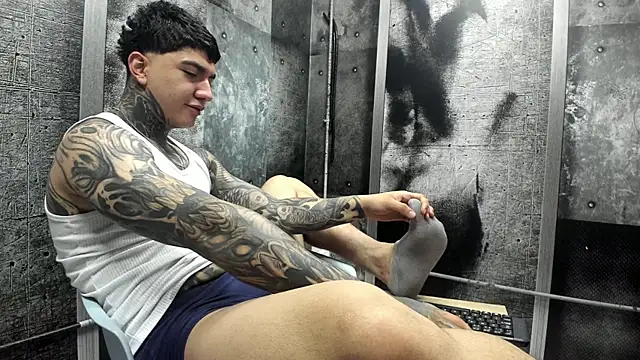 Snapshot of Gury_tattoo chatting on 06-17-26, 07:37 Gury tattoo online show from 06-17-26, 07:37