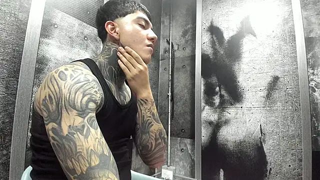 Snapshot of Gury_tattoo chatting on 06-22-26, 08:17 Gury tattoo online show from 06-22-26, 08:17