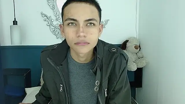 Snapshot of romeo_laurient chatting on 06-18-26, 11:47 romeo laurient online show from 06-18-26, 11:47