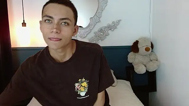 Snapshot of romeo_laurient chatting on 06-19-26, 05:39 romeo laurient online show from 06-19-26, 05:39