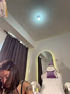Snapshot of Ellelie_77 chatting on 04-04-26, 02:25 Ellelie 77 online show from 04-04-26, 02:25