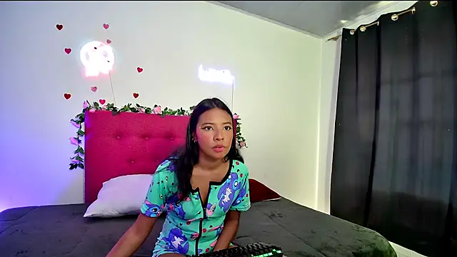Snapshot of Ellie_Cute7 chatting on 05-22-26, 07:19 Ellie Cute7 online show from 05-22-26, 07:19