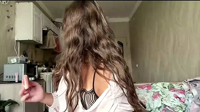 Snapshot of kamila_18_french chatting on 06-23-26, 03:15 kamila 18 french online show from 06-23-26, 03:15