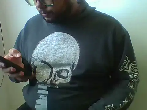 Snapshot of Derick_013 chatting on 05-17-26, 03:19 Derick 013 online show from 05-17-26, 03:19