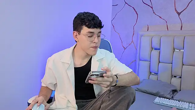 Snapshot of Tom_Parker_ chatting on 03-21-26, 11:19 Tom Parker online show from 03-21-26, 11:19