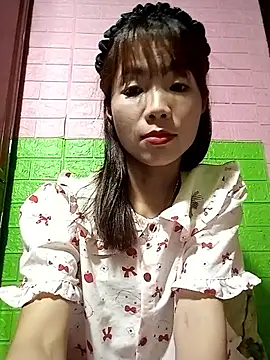 Snapshot of AmyLinee01 chatting on 05-11-26, 03:29 AmyLinee01 online show from 05-11-26, 03:29
