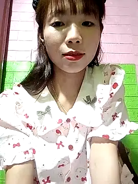Snapshot of AmyLinee01 chatting on 05-11-26, 04:26 AmyLinee01 online show from 05-11-26, 04:26