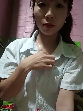 Snapshot of AmyLinee01 chatting on 05-13-26, 10:12 AmyLinee01 online show from 05-13-26, 10:12
