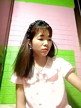 Snapshot of AmyLinee01 chatting on 05-13-26, 10:38 AmyLinee01 online show from 05-13-26, 10:38