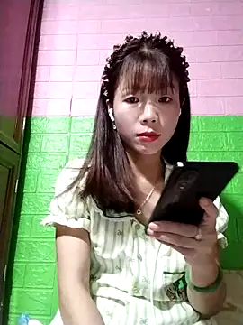 Snapshot of AmyLinee01 chatting on 05-20-26, 05:08 AmyLinee01 online show from 05-20-26, 05:08