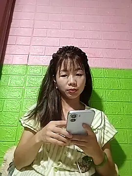 Snapshot of AmyLinee01 chatting on 06-04-26, 05:13 AmyLinee01 online show from 06-04-26, 05:13