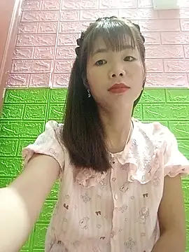 Snapshot of AmyLinee01 chatting on 06-10-26, 05:28 AmyLinee01 online show from 06-10-26, 05:28