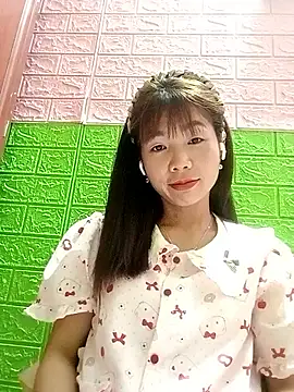 Snapshot of AmyLinee01 chatting on 06-11-26, 06:39 AmyLinee01 online show from 06-11-26, 06:39