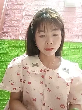 Snapshot of AmyLinee01 chatting on 06-12-26, 06:45 AmyLinee01 online show from 06-12-26, 06:45