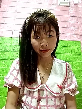 Snapshot of AmyLinee01 chatting on 06-13-26, 07:06 AmyLinee01 online show from 06-13-26, 07:06