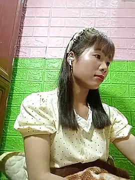 Snapshot of AmyLinee01 chatting on 06-13-26, 07:12 AmyLinee01 online show from 06-13-26, 07:12