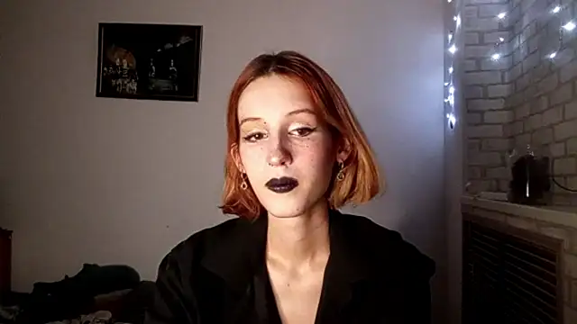 Snapshot of SirenFrost chatting on 06-21-26, 04:20 SirenFrost online show from 06-21-26, 04:20
