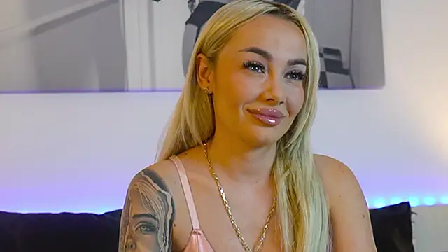 Snapshot of FrancescaGrayy chatting on 07-24-26, 07:01 FrancescaGrayy online show from 07-24-26, 07:01