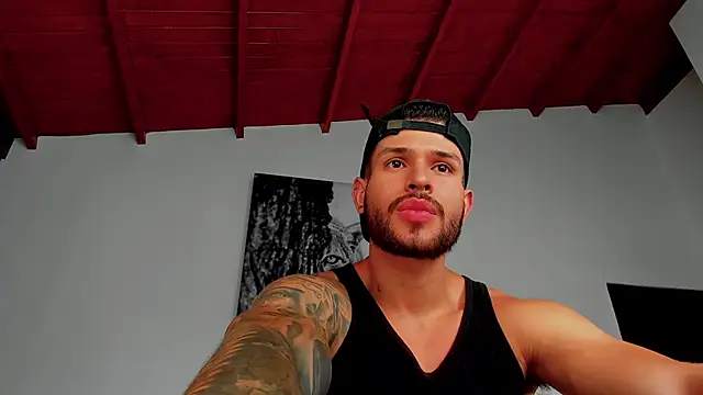 Snapshot of Santos_ramirez1 chatting on 03-23-26, 01:48 Santos ramirez1 online show from 03-23-26, 01:48