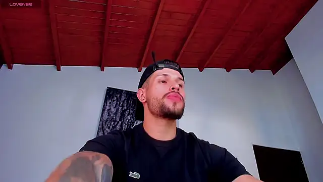 Snapshot of Santos_ramirez1 chatting on 04-12-26, 02:44 Santos ramirez1 online show from 04-12-26, 02:44