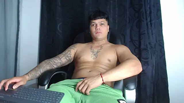 Snapshot of Pedro_x777 chatting on 04-09-26, 04:01 Pedro x777 online show from 04-09-26, 04:01