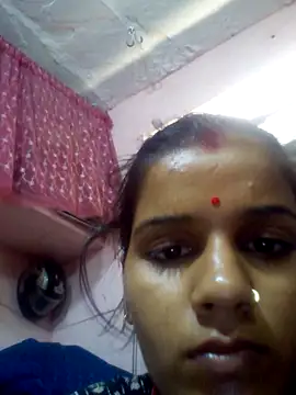 Snapshot of Raveena0990 chatting on 05-16-26, 03:25 Raveena0990 online show from 05-16-26, 03:25