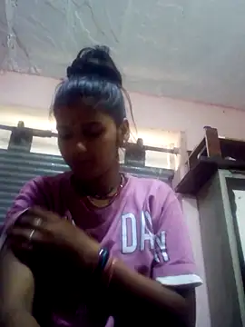 Snapshot of Raveena0990 chatting on 05-17-26, 12:41 Raveena0990 online show from 05-17-26, 12:41