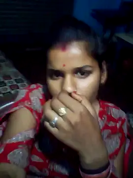 Snapshot of Raveena0990 chatting on 05-20-26, 02:45 Raveena0990 online show from 05-20-26, 02:45