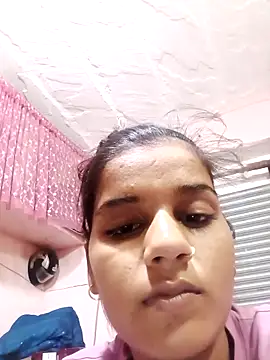 Snapshot of Raveena0990 chatting on 05-25-26, 09:32 Raveena0990 online show from 05-25-26, 09:32