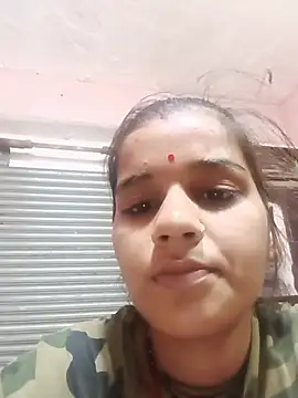 Snapshot of Raveena0990 chatting on 05-29-26, 08:40 Raveena0990 online show from 05-29-26, 08:40