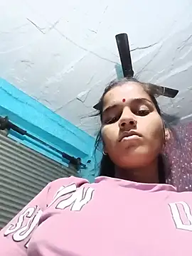 Snapshot of Raveena0990 chatting on 05-30-26, 10:29 Raveena0990 online show from 05-30-26, 10:29