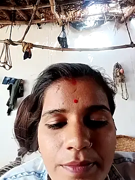 Snapshot of Raveena0990 chatting on 05-31-26, 10:33 Raveena0990 online show from 05-31-26, 10:33