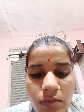 Snapshot of Raveena0990 chatting on 05-31-26, 08:21 Raveena0990 online show from 05-31-26, 08:21