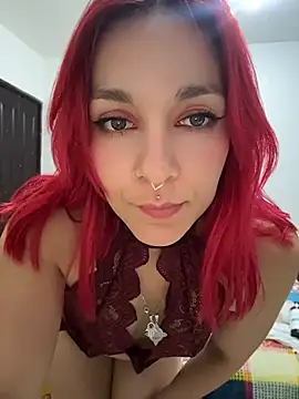 Snapshot of Amelie-RedHoney chatting on 05-16-26, 04:20 Amelie-RedHoney online show from 05-16-26, 04:20