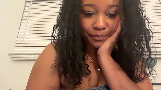Snapshot of Yourmommysilk chatting on 05-28-26, 12:02 Yourmommysilk online show from 05-28-26, 12:02